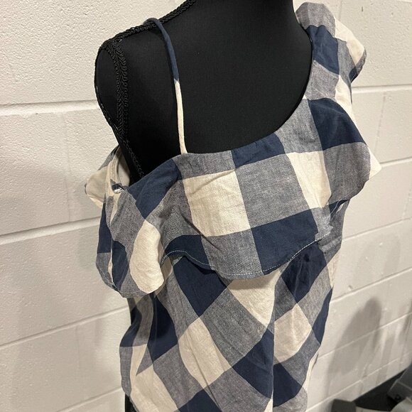 Zara Small One-Shoulder Top – Minimalist Chic Style - Picture 2 of 8